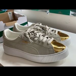 Pumas Suede Platform Gold